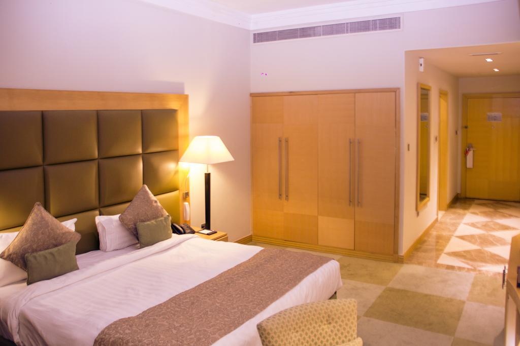 Halo Hotel Dubai Bagian luar foto